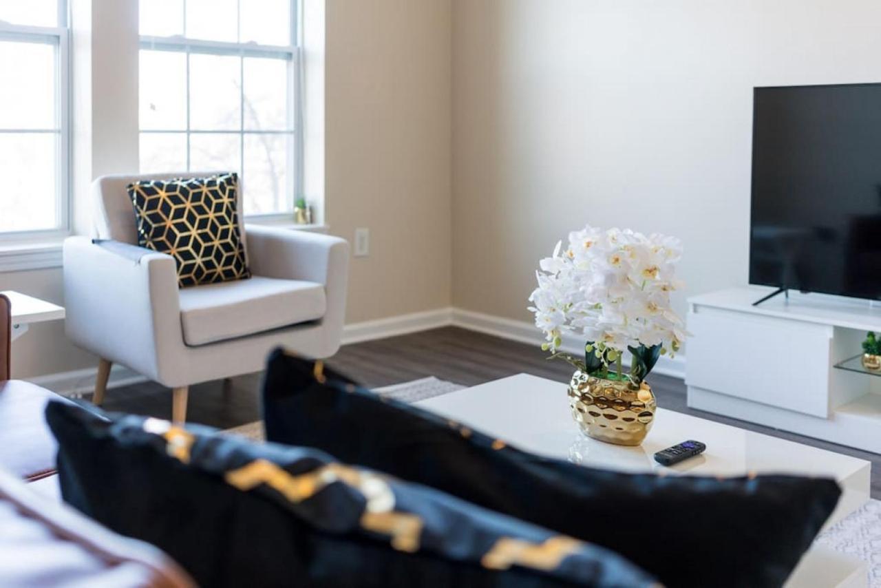 Апартаменты Private Bed Downtown Indy - Shared Индианаполис Экстерьер фото