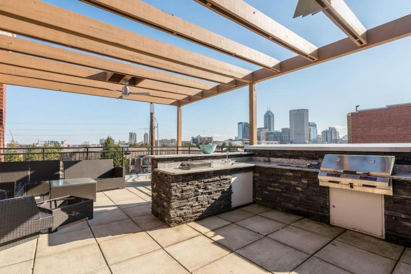 Апартаменты Private Bed Downtown Indy - Shared Индианаполис Экстерьер фото